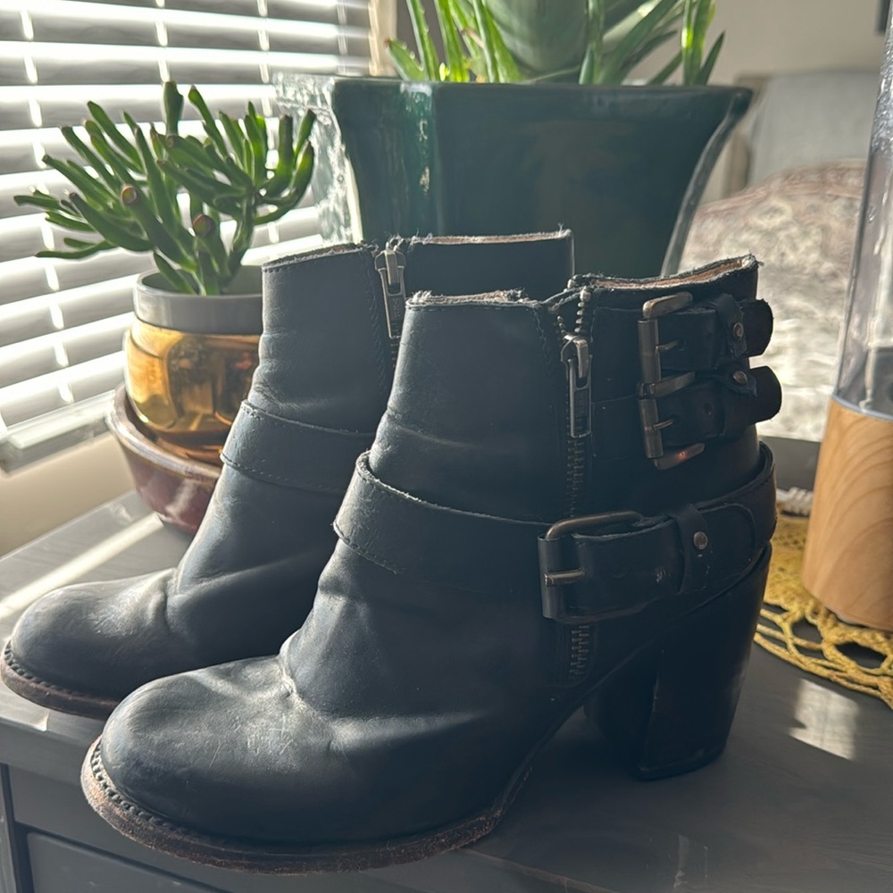 FreeBird booties size 7